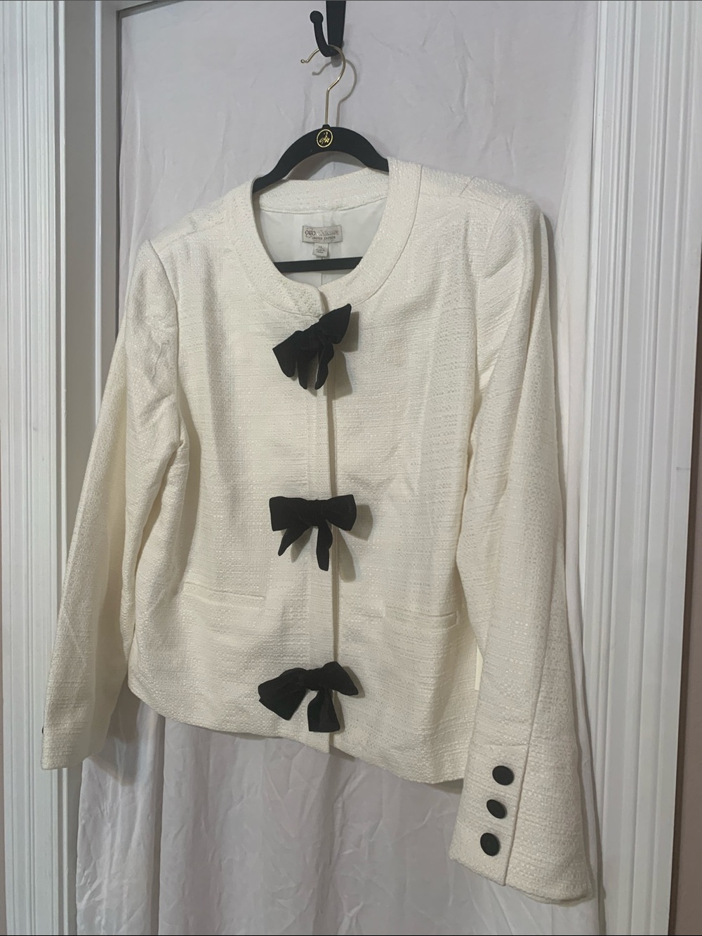 CATO Collection Limited Edition XL White Blazer with decorative Black bows NWT